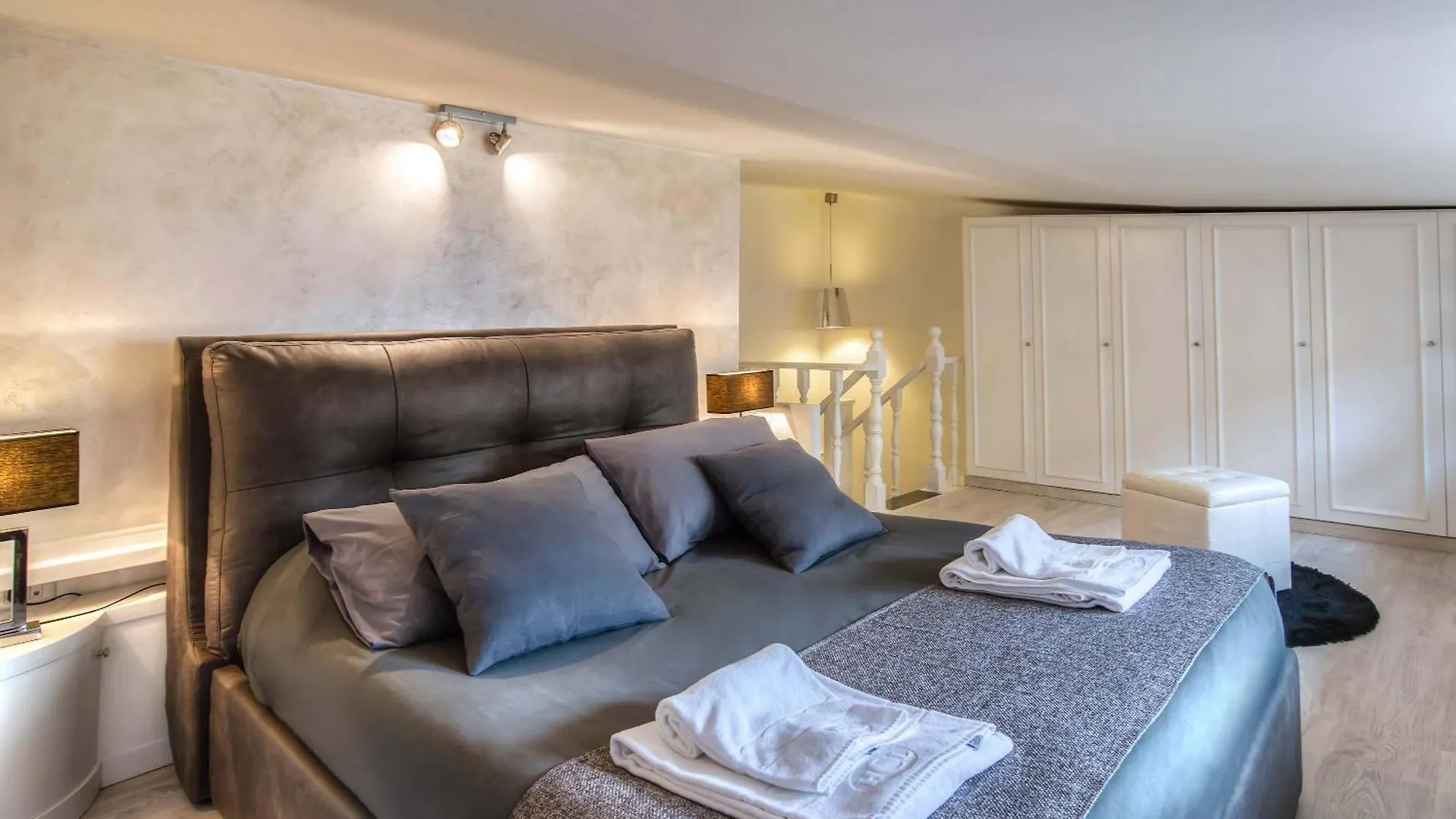 ** Bed & Breakfast Black And White Suite Rome Italy
