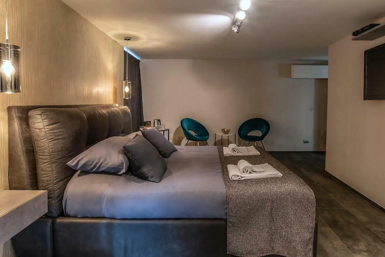 Black And White Suite Rome Bed & Breakfast