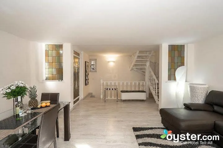 ** Bed & Breakfast Black And White Suite Rome Italy