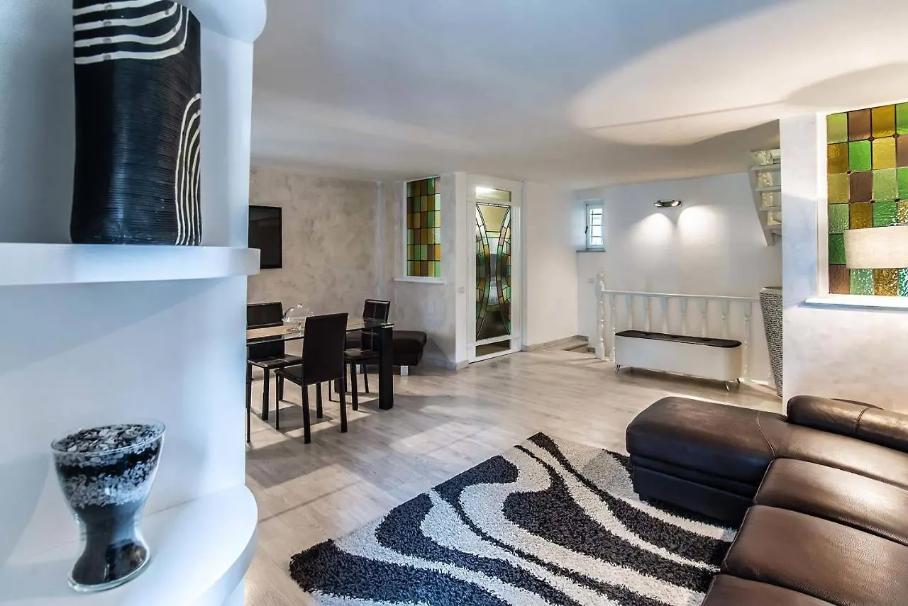 Bed and breakfast Black And White Suite Roma